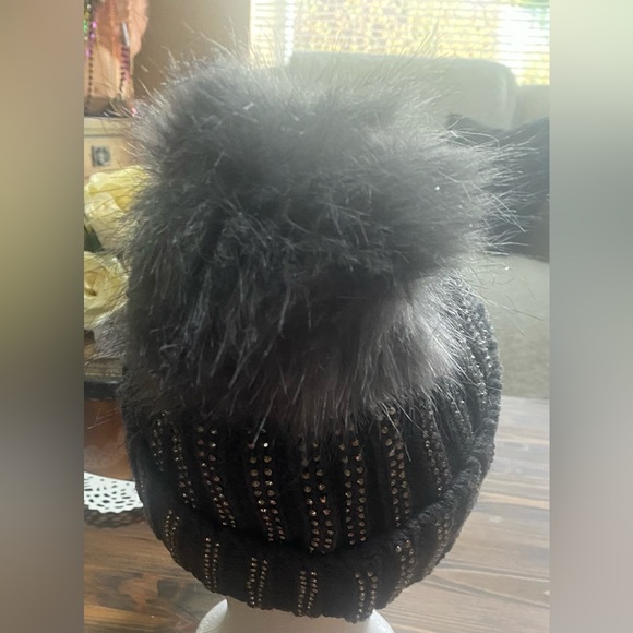 TABITHA WEBB FAUX FUR BOBBLE POM
POM BEANIE HAT WITH
RHINESTONES GEM - Picture 5 of 12